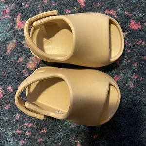 Yeezy slides infant
